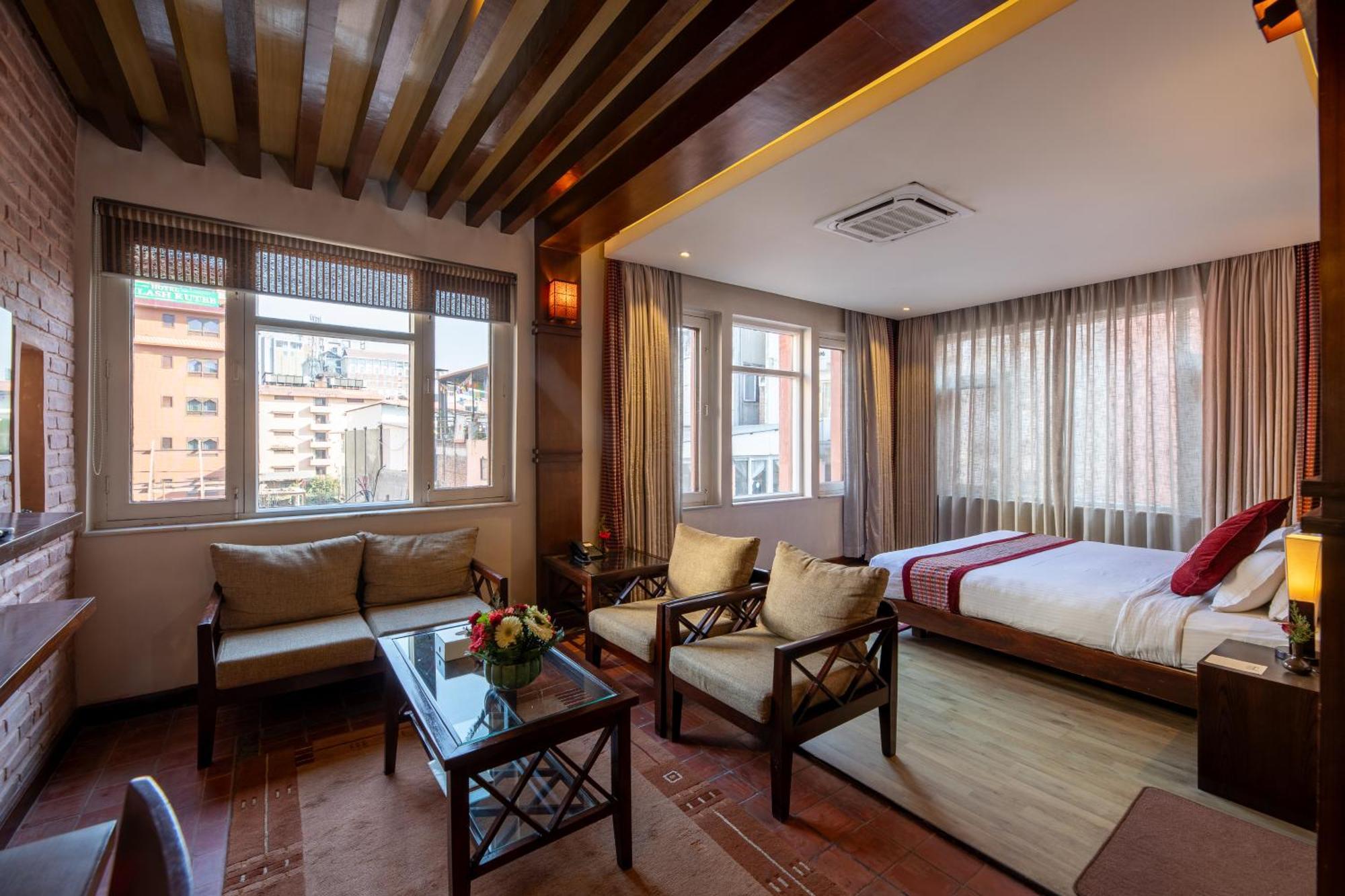 Hotel Marshyangdi Катманду Экстерьер фото