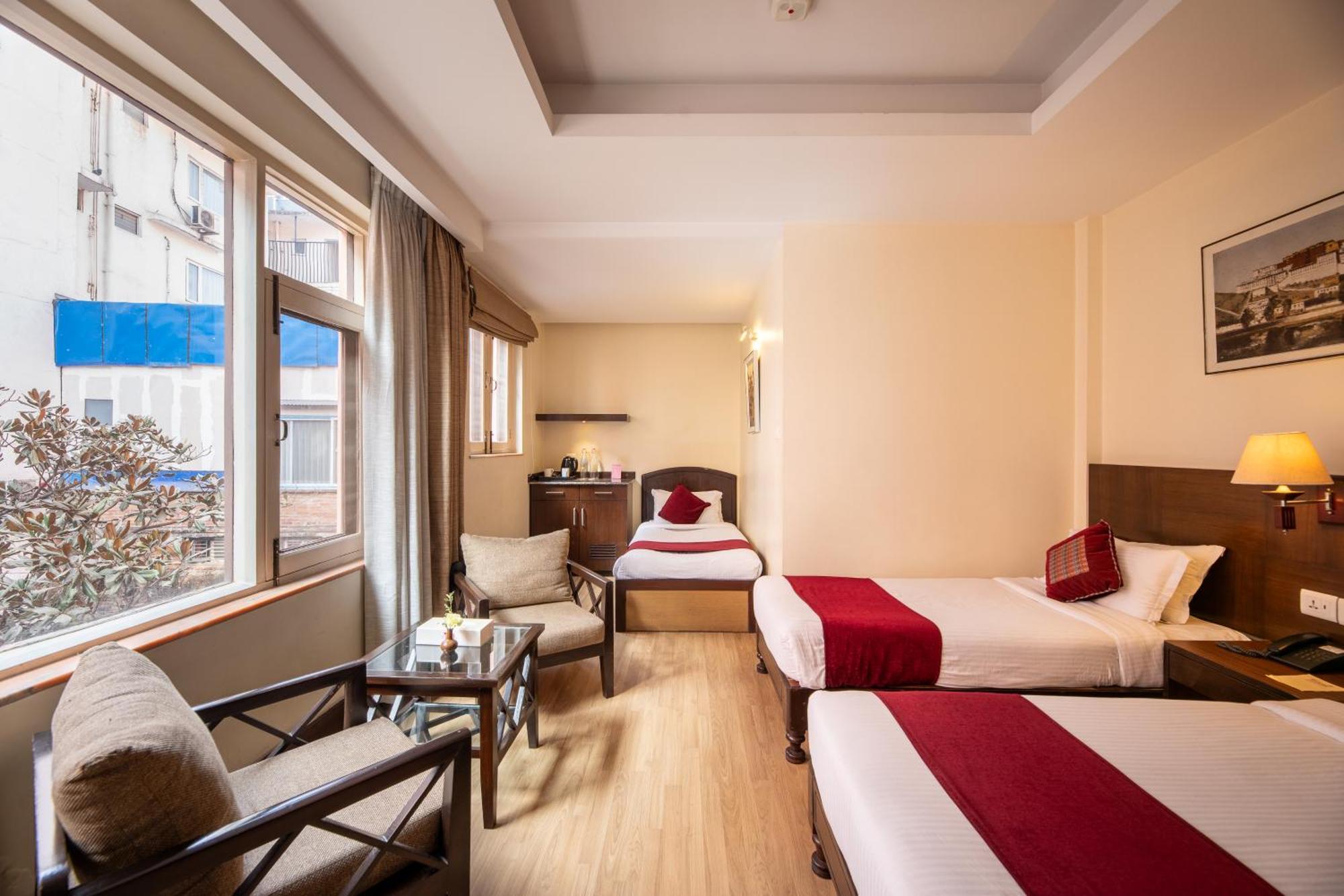 Hotel Marshyangdi Катманду Экстерьер фото